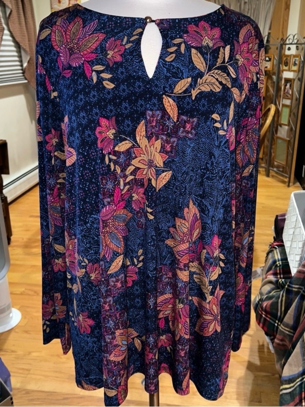 Susan Graver Sz XL Regular Liquid Knit A-Line Tunic with Keyhole Detail